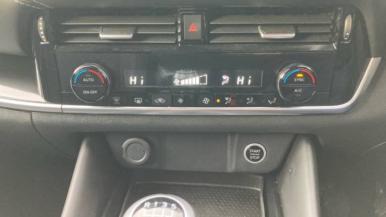 Nissan Qashqai 1.3 DiG-T MH N-Connecta 5dr Petrol Hatchback